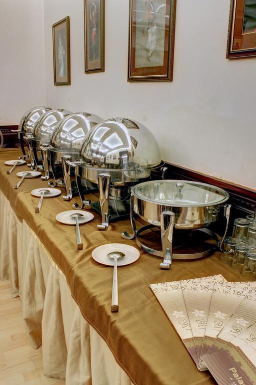 Palace On Ganges - Heritage Hotel Varanasi Dış mekan fotoğraf