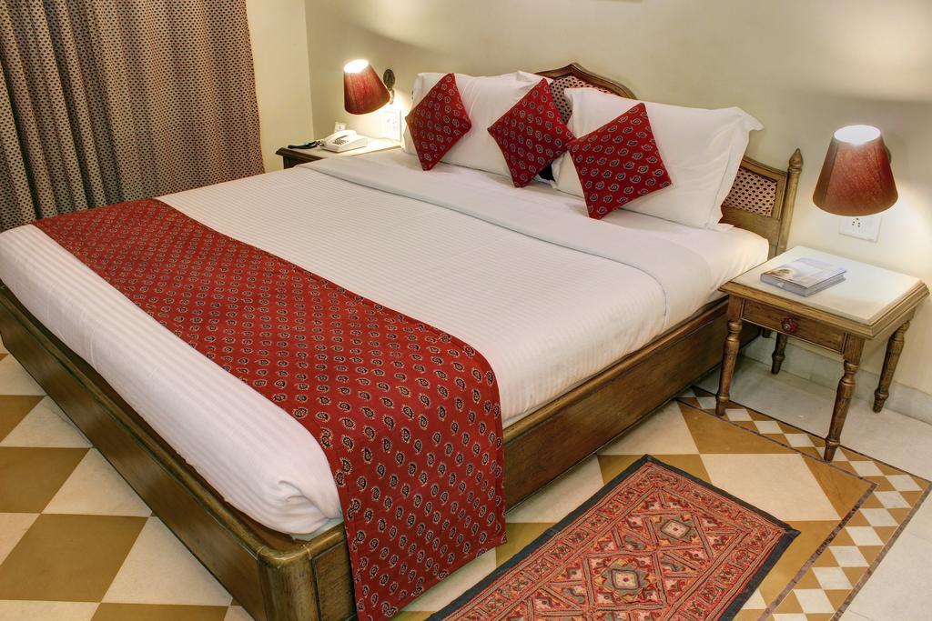 Palace On Ganges - Heritage Hotel Varanasi Oda fotoğraf